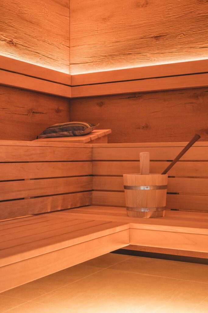 Sauna zuhause Luxus Farblichtanlage